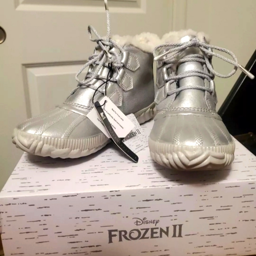 Sorel X Disney Frozen 2 Women's Out 'N About Silver Boot Size U.S. 6.5